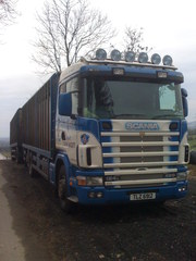 2004 SCANIA CATTLE LIVESTOCK TRUCK & DRAG